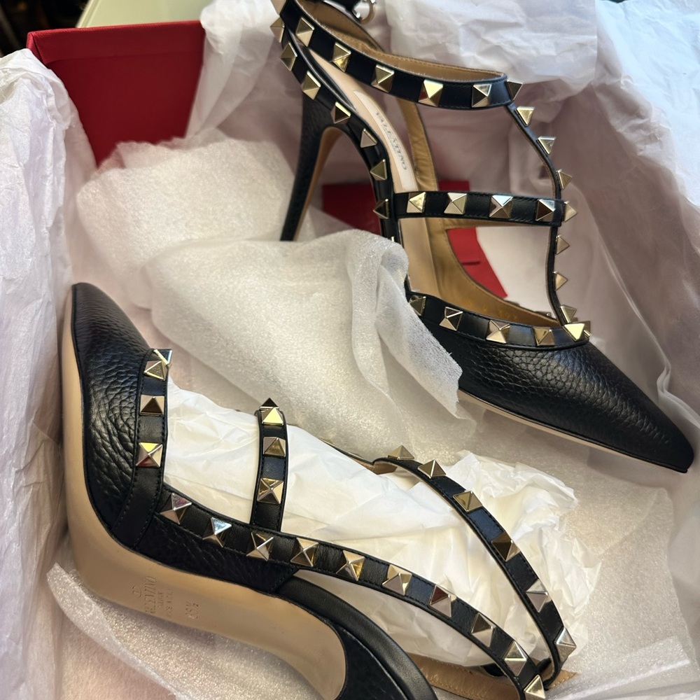 Valentino Rockstud Caged Pumps Black Leather Size 36.5 Brand New